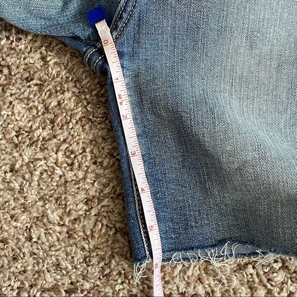 Kancan Medium-Light Wash Distressed 5.5" Inseam Denim Jean Shorts, size Small - Picture 11 of 16